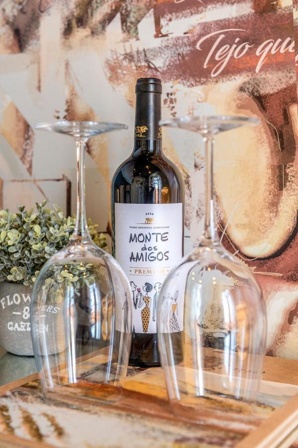 Nocleg ze śniadaniem Wine House - & *
